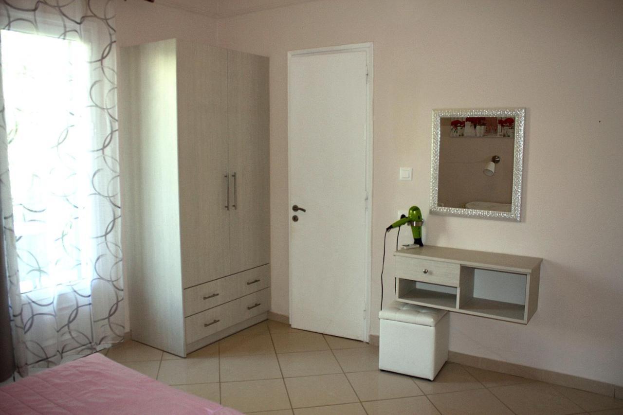 Dolphin Apartments Παλαιοκαστρίτσα Εξωτερικό φωτογραφία