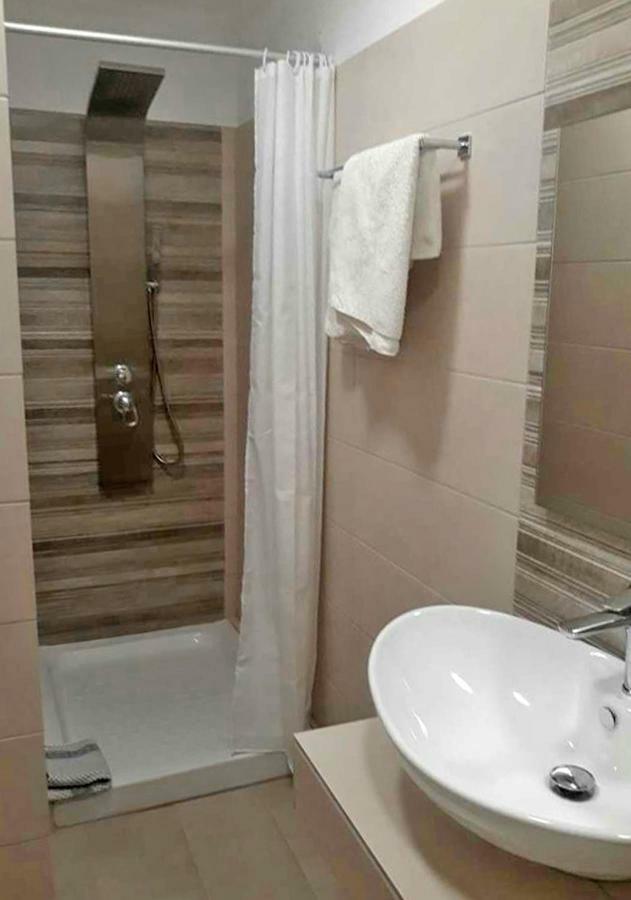 Dolphin Apartments Παλαιοκαστρίτσα Εξωτερικό φωτογραφία